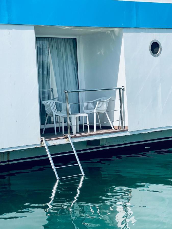 Hotel C